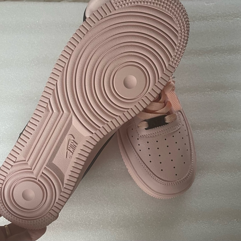 Nike Pink and Black Sneakers 1.1 - Picture 5 of 7
